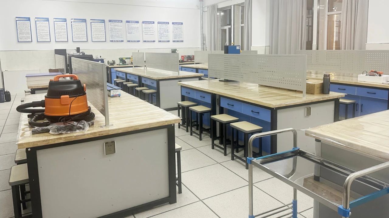 加強勞技課程動手能力，建設中小學勞技教室